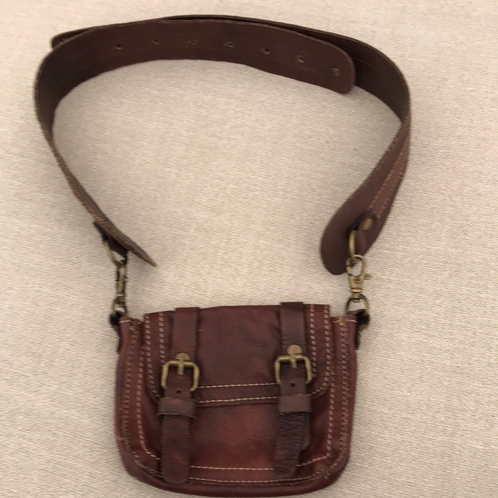 ajustable leather balt/bag